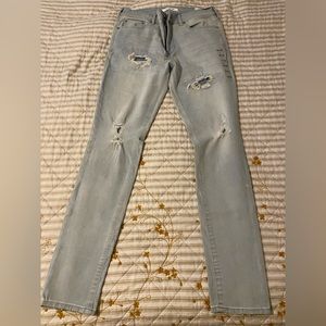 Pacsun skinny stacked light-wash.                Size: 32x32